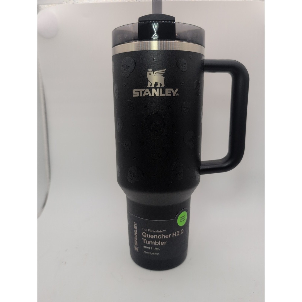 Stanley 2026 Halloween Quencher 40oz. FlowState Tumbler GITD Sweetheart Skull